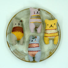 Load image into Gallery viewer, Handembroidered  Big Animal Brooches