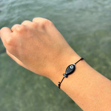 Load image into Gallery viewer, Minimal Bosphorus Glass Fish Bracelet