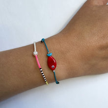 Load image into Gallery viewer, Minimal Bosphorus Glass Fish Bracelet
