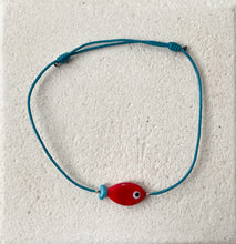 Load image into Gallery viewer, Minimal Bosphorus Glass Fish Bracelet