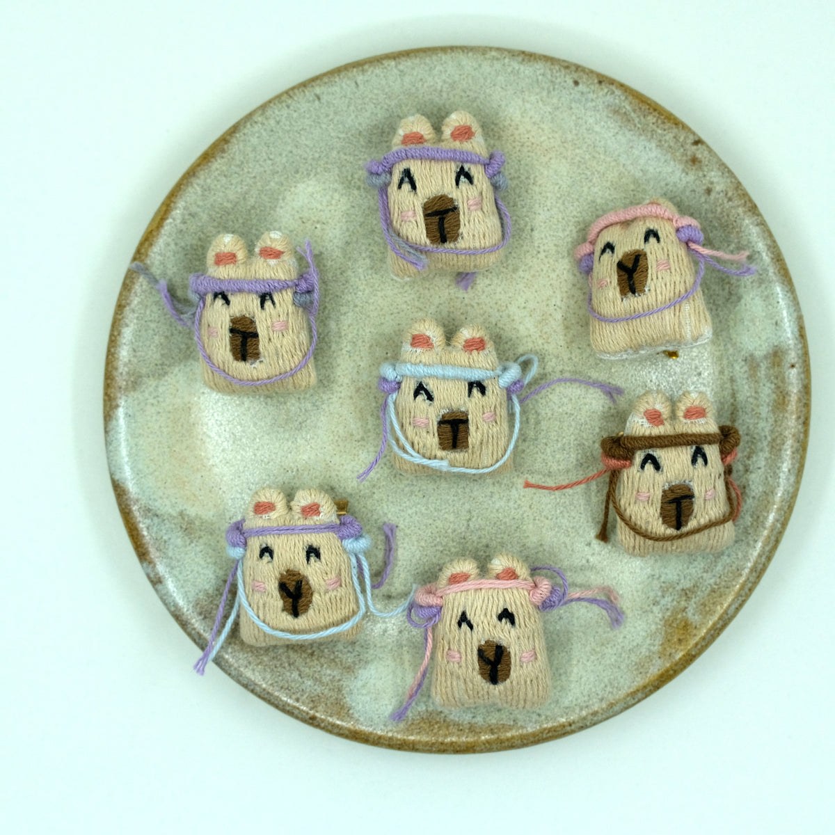 Handgestickte Tierbroschen