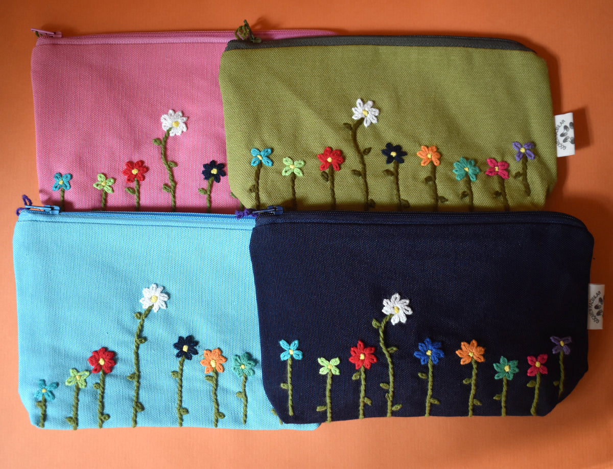 Handbestickte Blumen-Täschchen