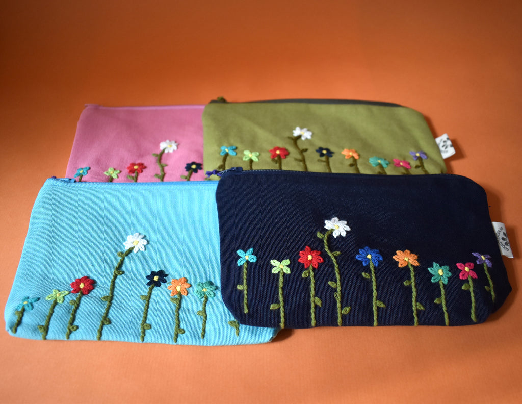 Handbestickte Blumen-Täschchen