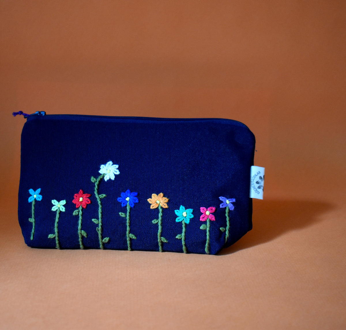 Handbestickte Blumen-Täschchen