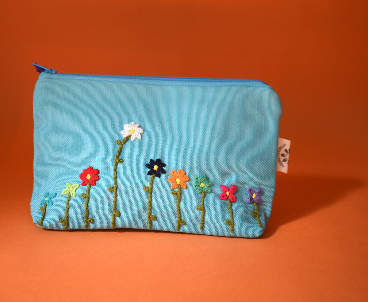Handbestickte Blumen-Täschchen