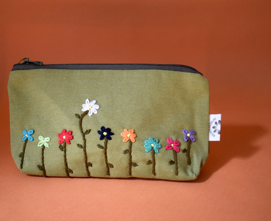 Handbestickte Blumen-Täschchen