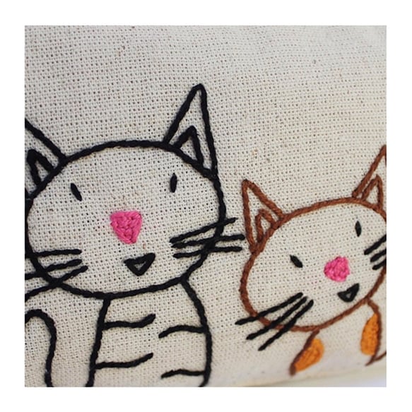 Kulturtasche mit Katzenstickerei