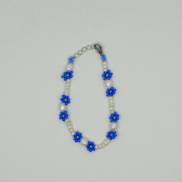 Each pearl is handpicked with care and love, unique in shape, size, and color. Every necklace is co-created with a skilled female artisan from Turkey, adding a touch of cultural richness to your jewelry collection. 
