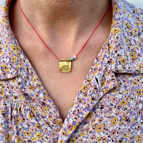 Halskette mit Blumenanhänger im ägäischen Stil aus Silber