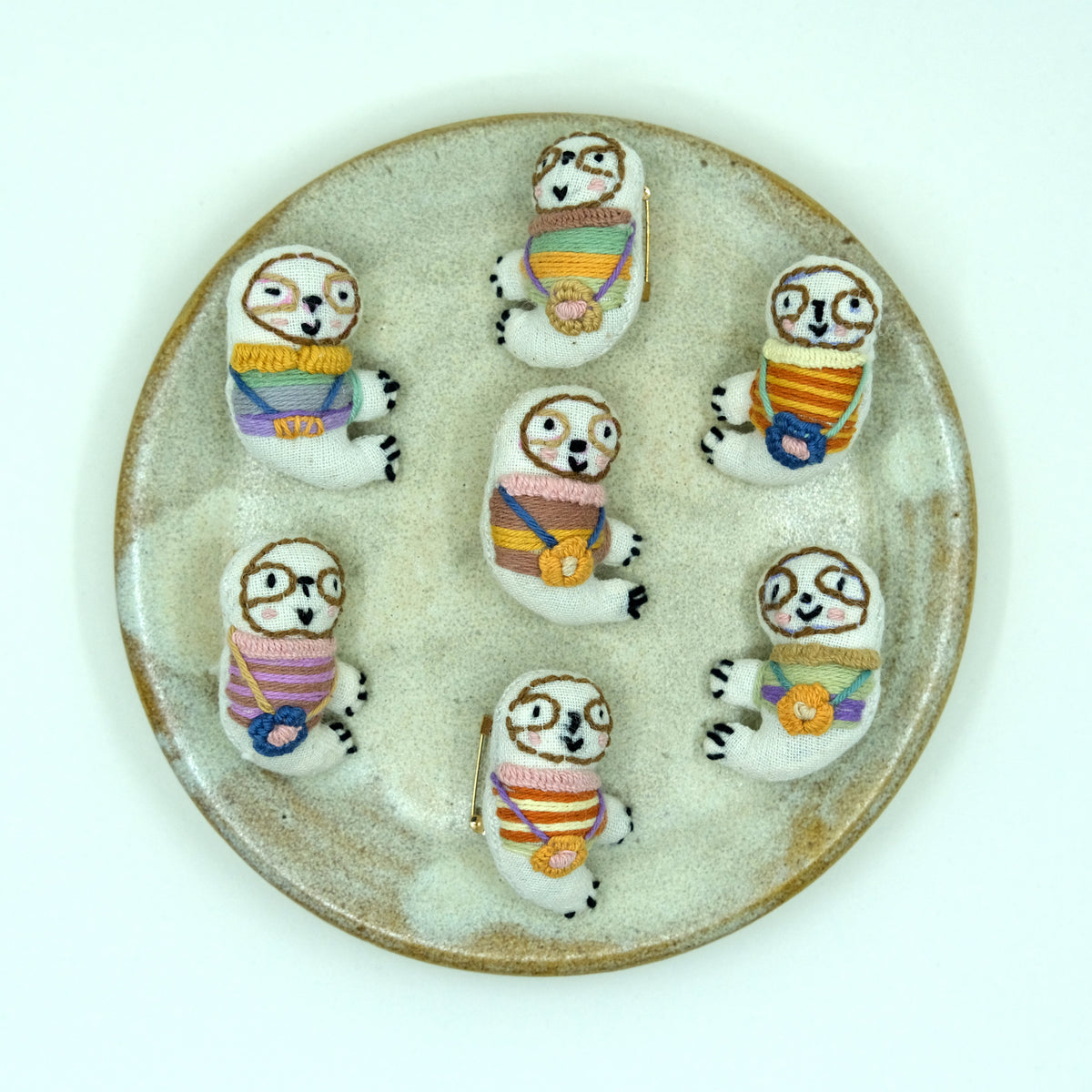 Handgestickte Tierbroschen