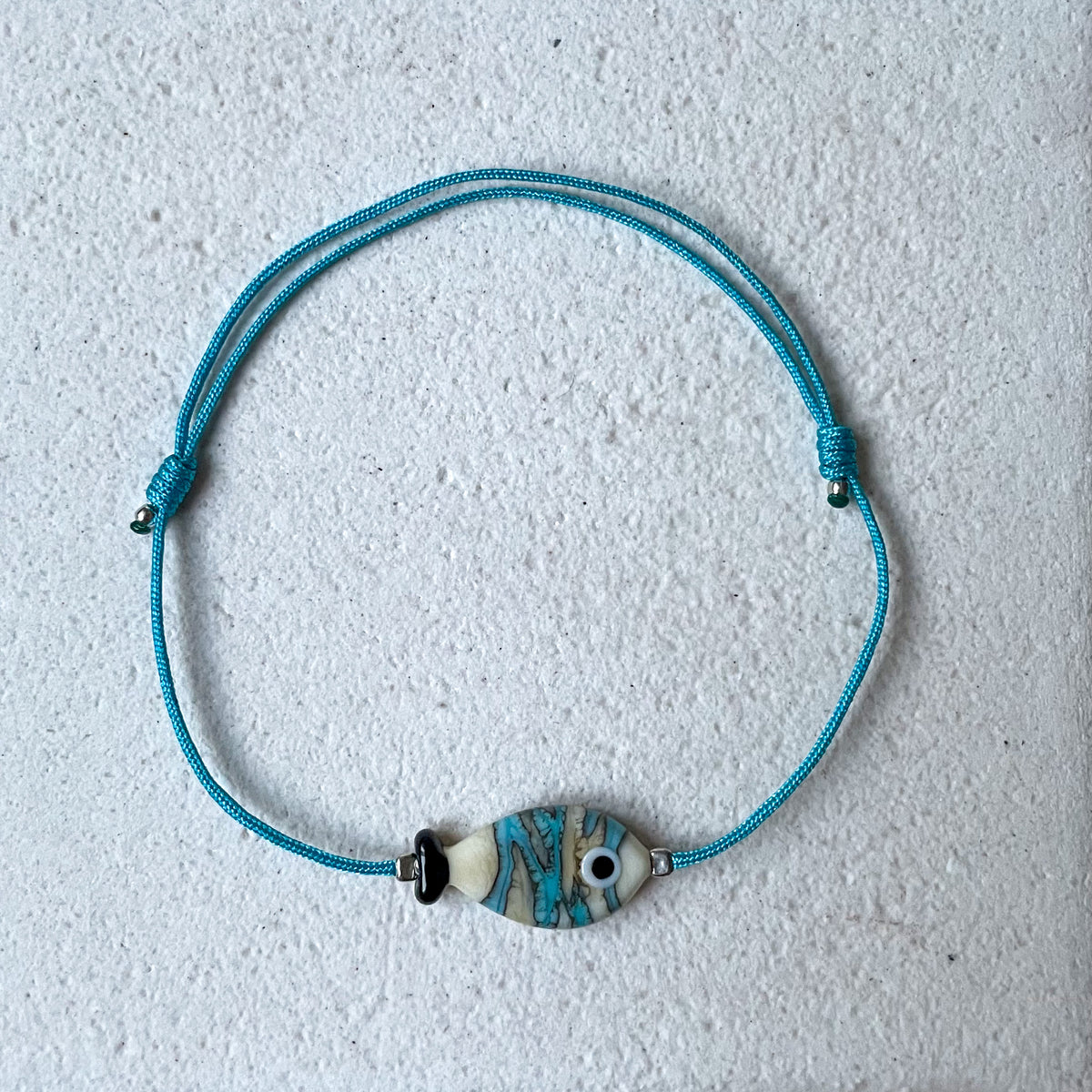 Bosporus-Fisch-Armband aus gestreiftem Glas