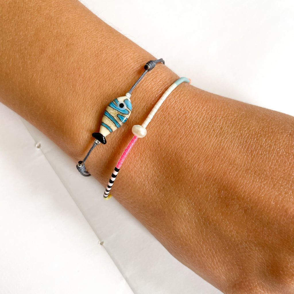 Bosporus-Fisch-Armband aus gestreiftem Glas