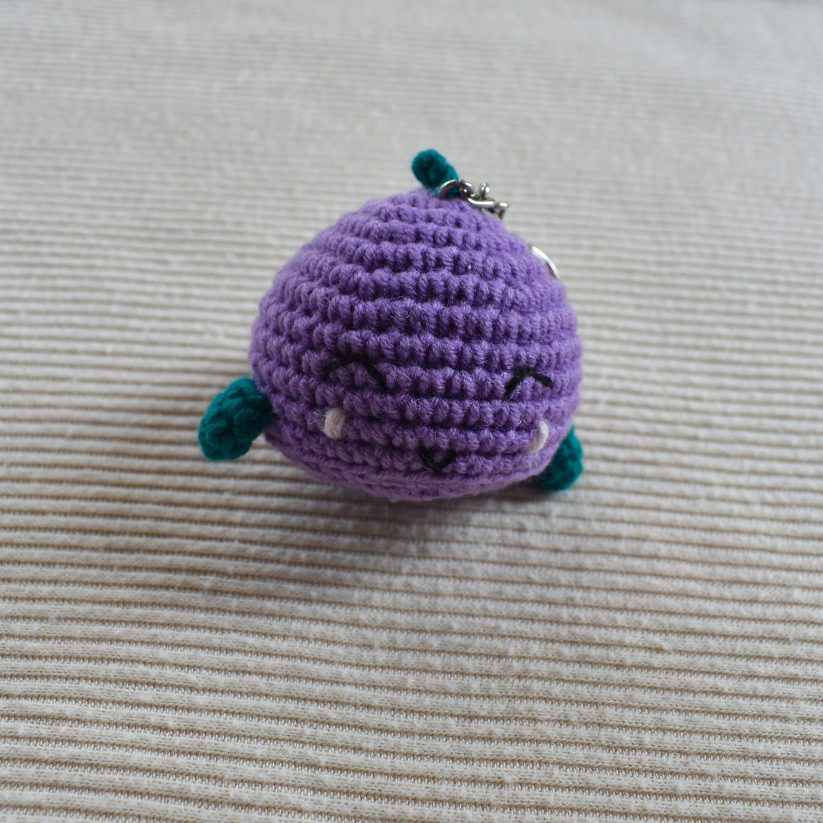 Handgehäkelter Amigurumi-Walschlüsselanhänger